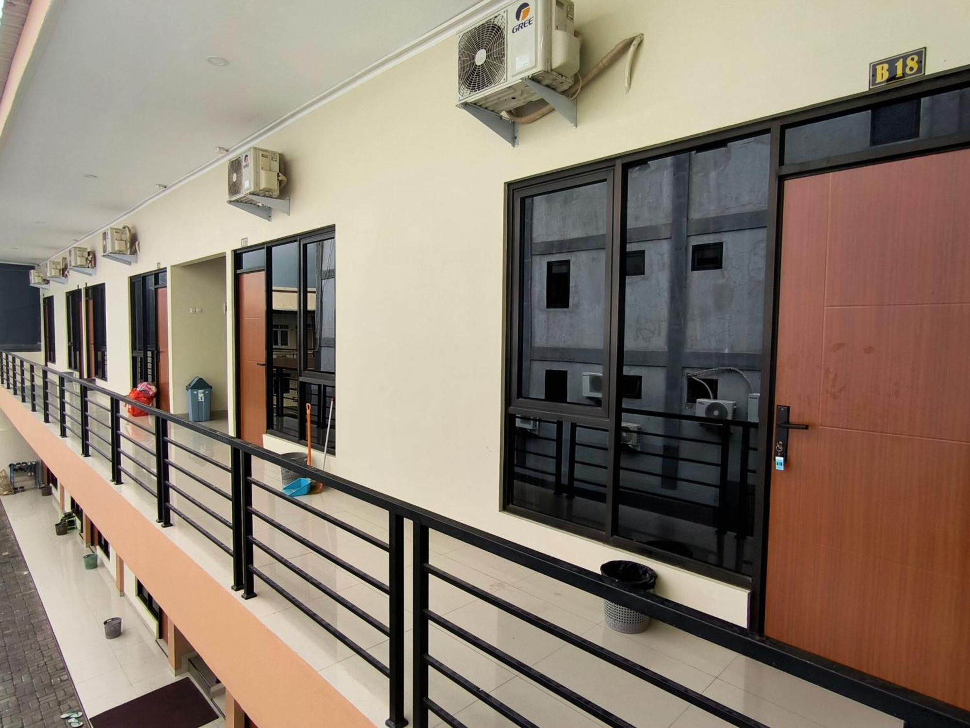 Tentrem Guesthouse Baru Pati Екстер'єр фото